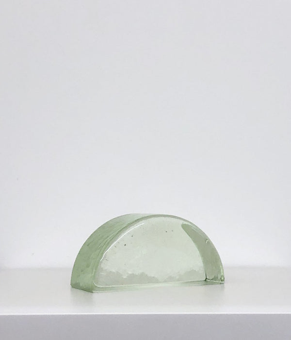 薄緑のガラスのブックエンド