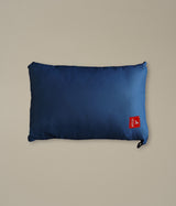 ブルーの寝袋の収納イメージ