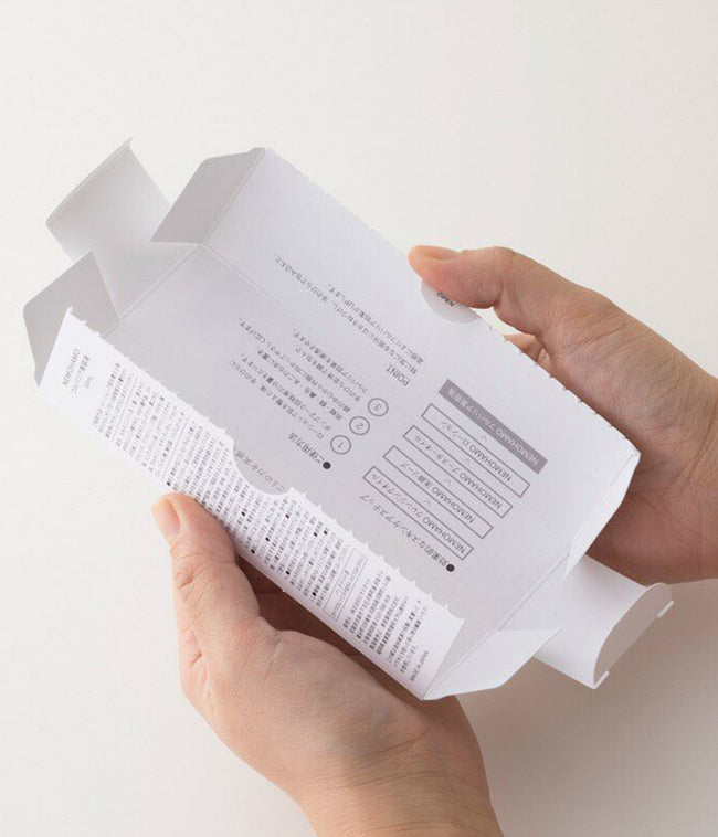 パッケージはサトウキビの絞りかすのパルプを使用した環境配慮紙、バガス紙を採用しています。また、商品説明は化粧箱中面に印刷し、紙資源の削減を実現